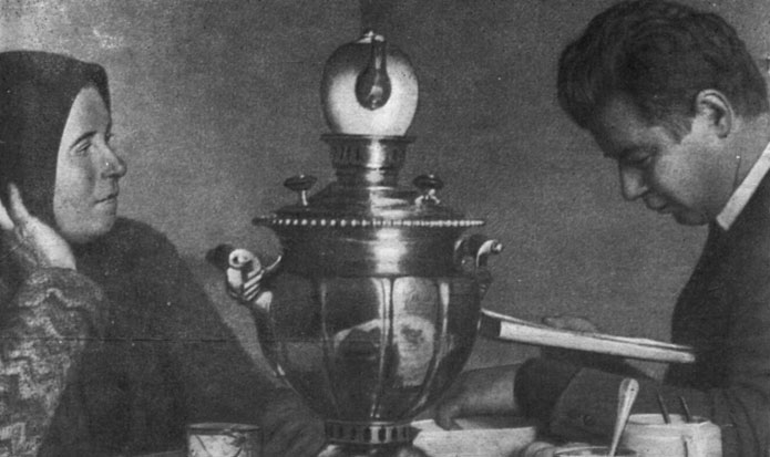 Сергей Есенин с матерью. (Москва, 1925 г.)